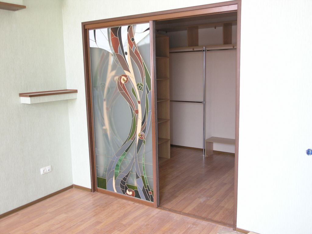 Встроенный шкаф в нишу в спальне (45 фото)