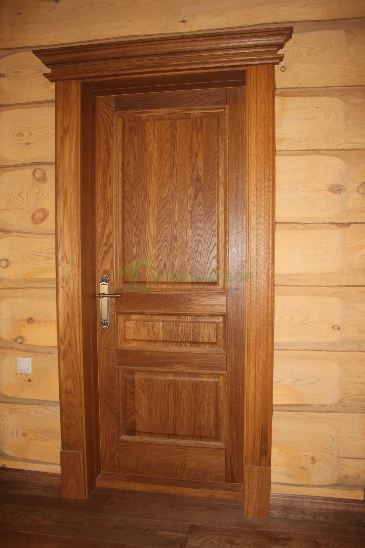 фото межкомнатных дверей в деревянном доме