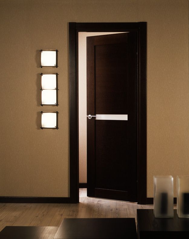 Какие двери качественный. Межкомнатные двери в интерье. Двери венге в интерьере. Двери цвета венге в интерьере. Двери межкомнатные темные.